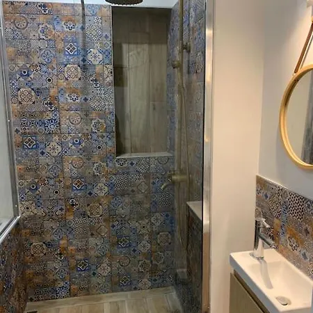 Studette Le Figuier Apartment